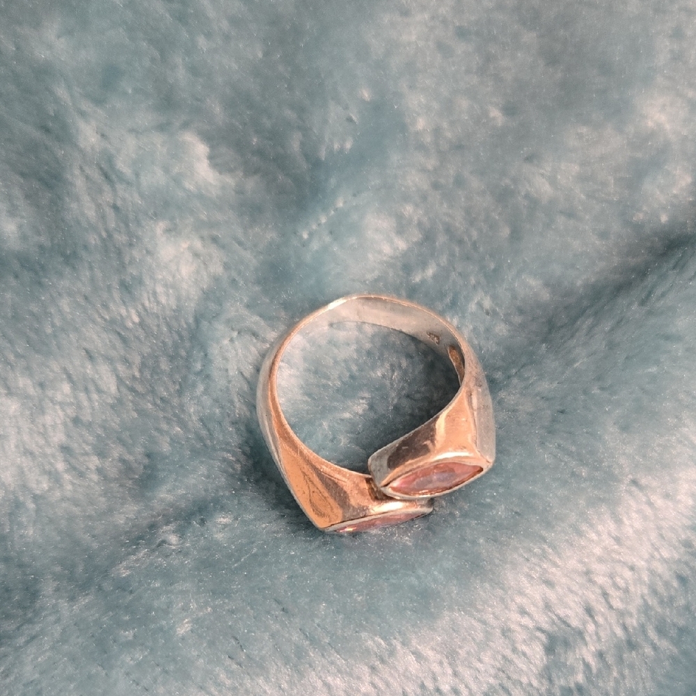 Elegant Silver and Pink Gemstone Women's Ring - Picture 3 of 11